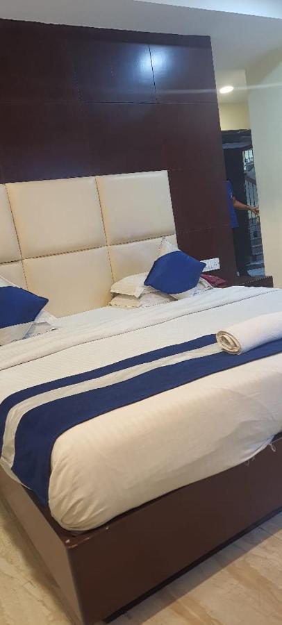 Hotel Presidency Inn Колката Екстериор снимка